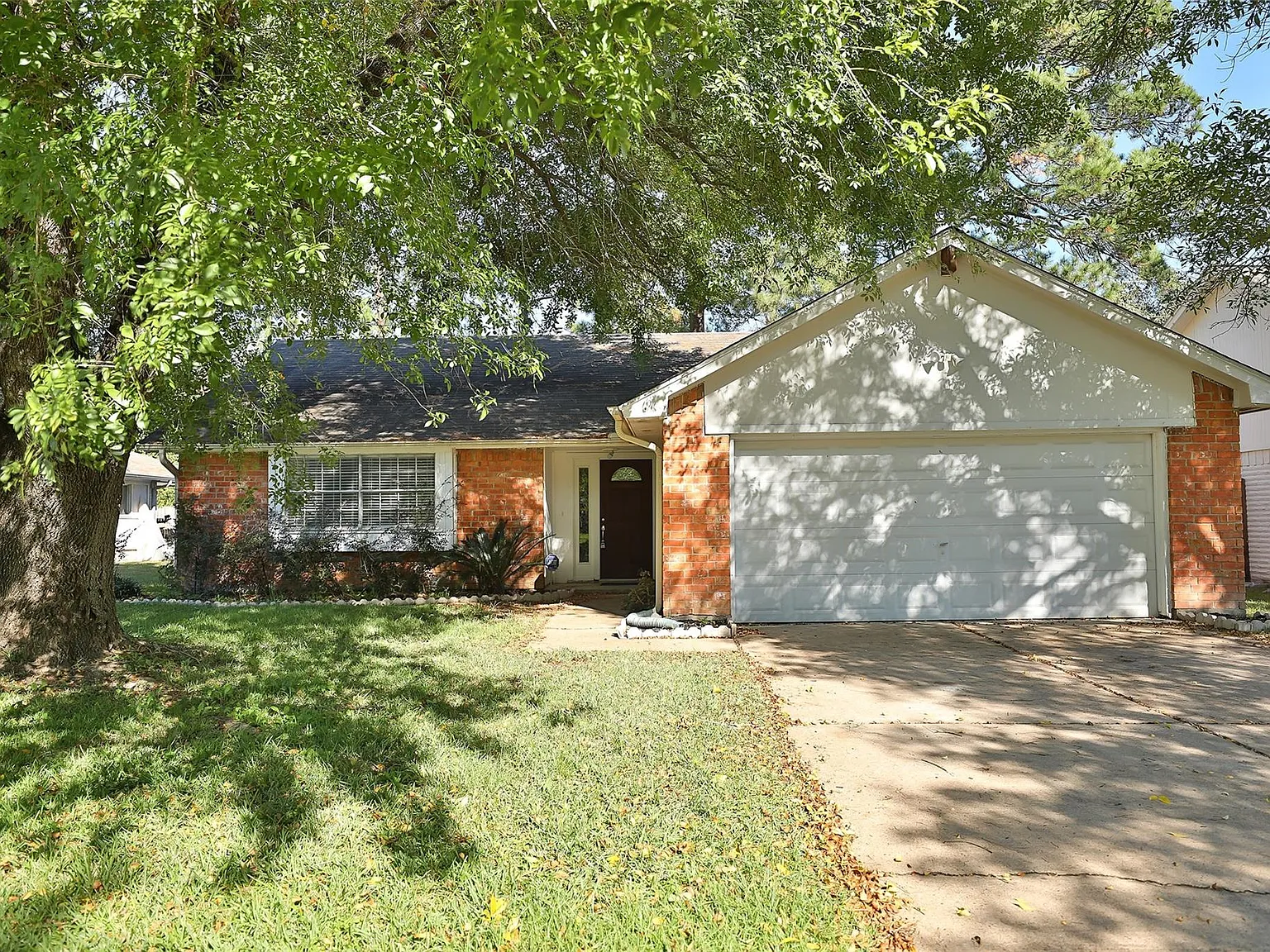 3 bed, 2.0 bath, 1374 sqft, $1,900 — Photo 1