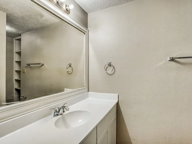 8403 Quail Burg Ln — Photo 15