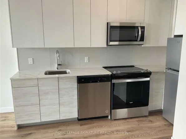 60 Frederick St #2811, Kitchener, ON N2H 2L7