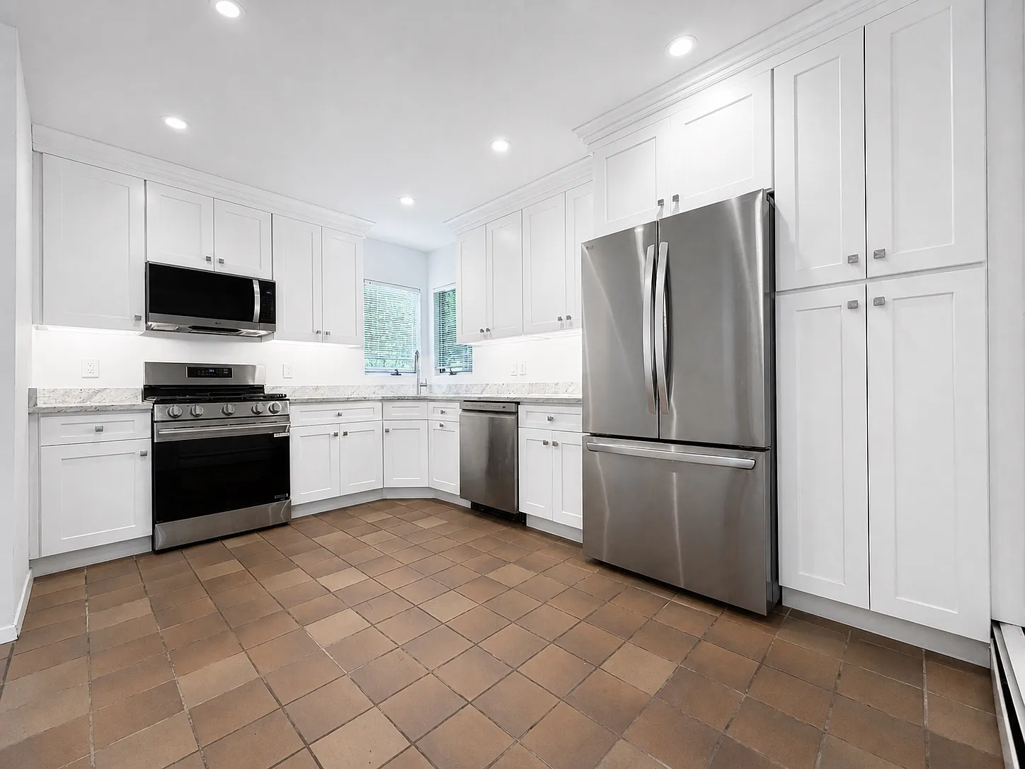 1 bed, 1005 sqft, $3,250 — Photo 2