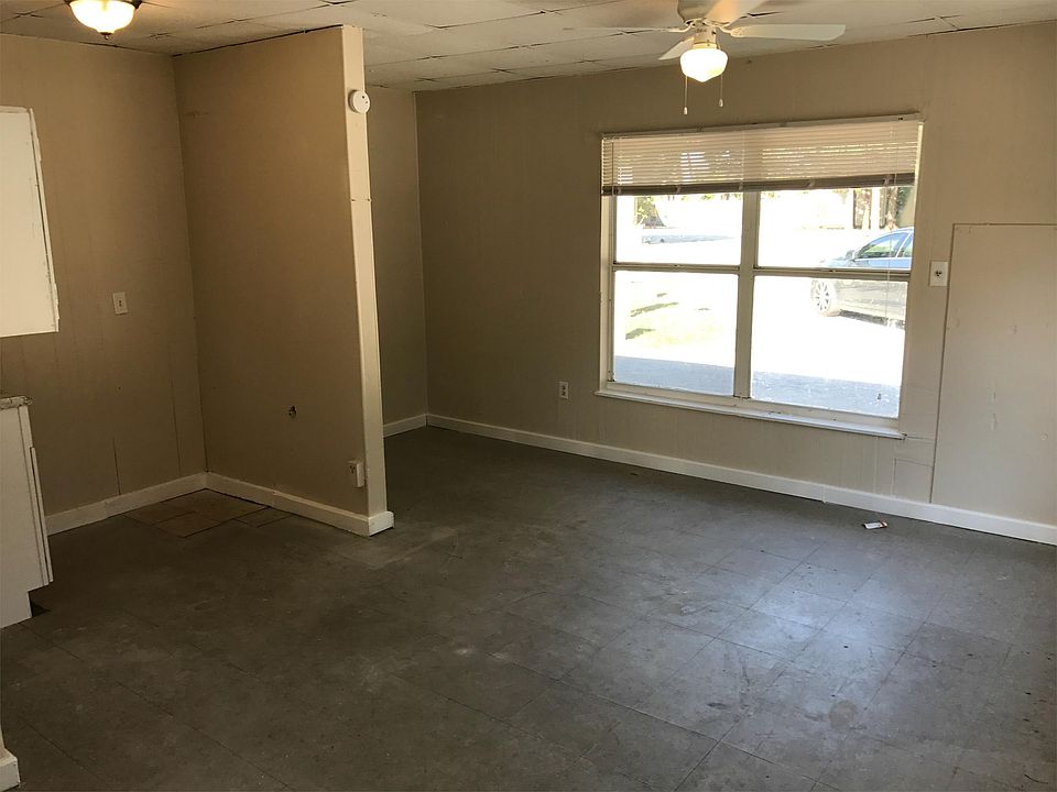 2nd image of 2005 Bayshore Rd APT C