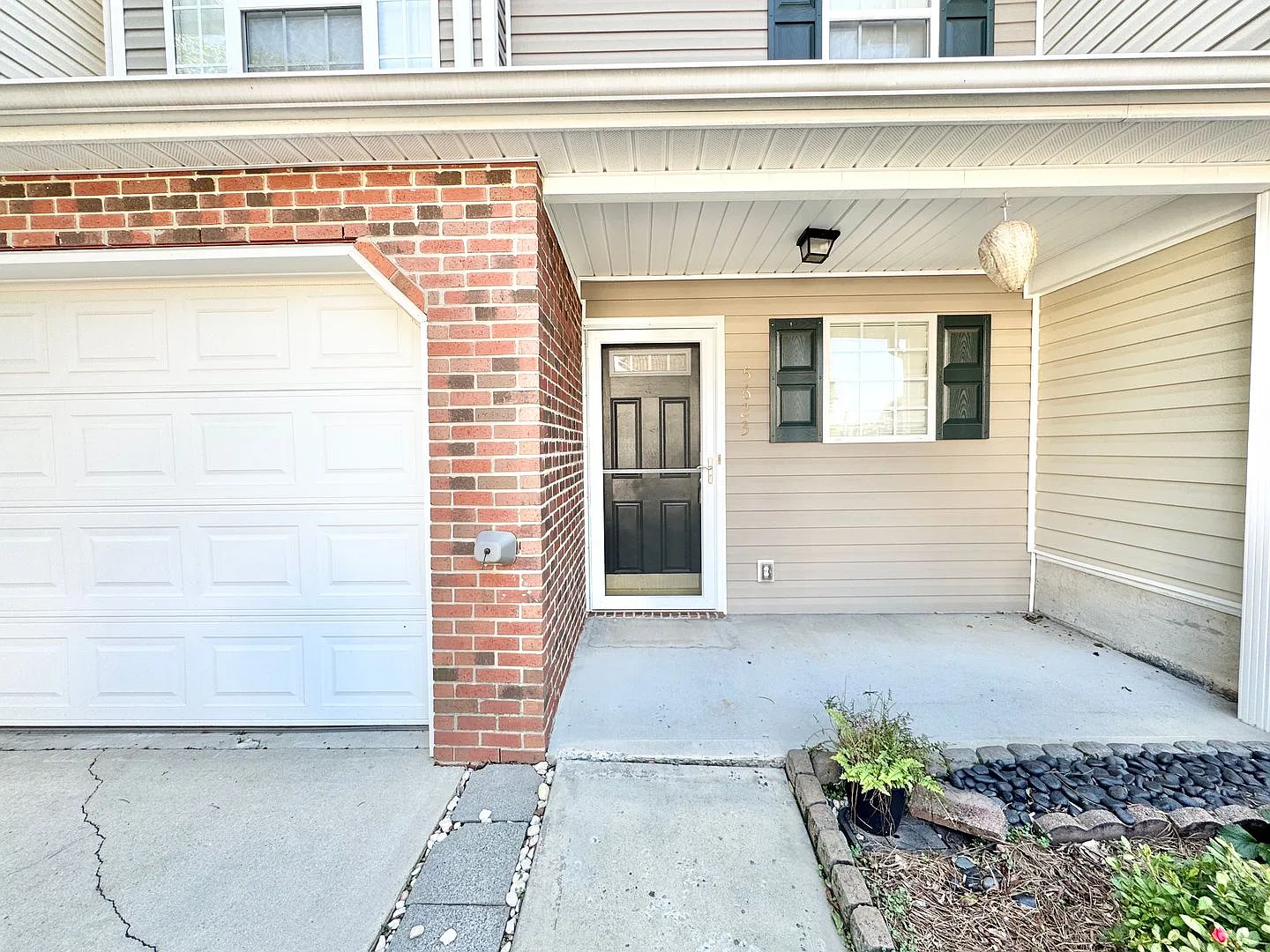 2 Bedroom Townhome in McAlister's Place! — Photo 2