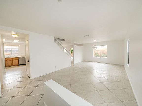 4th image of 11360 Elm Ave