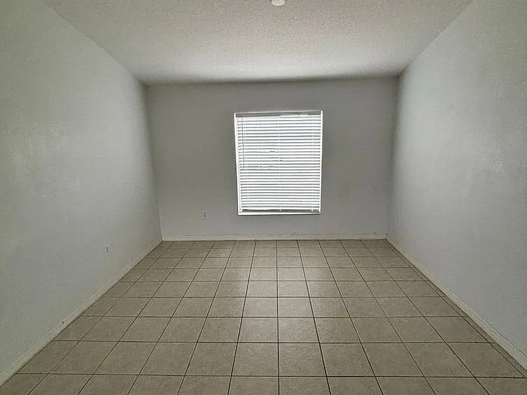 205 Golf Aire Blvd — Photo 12