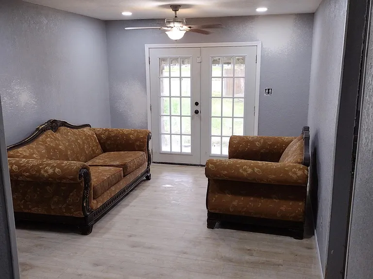128 Moonlite Ln — Photo 1