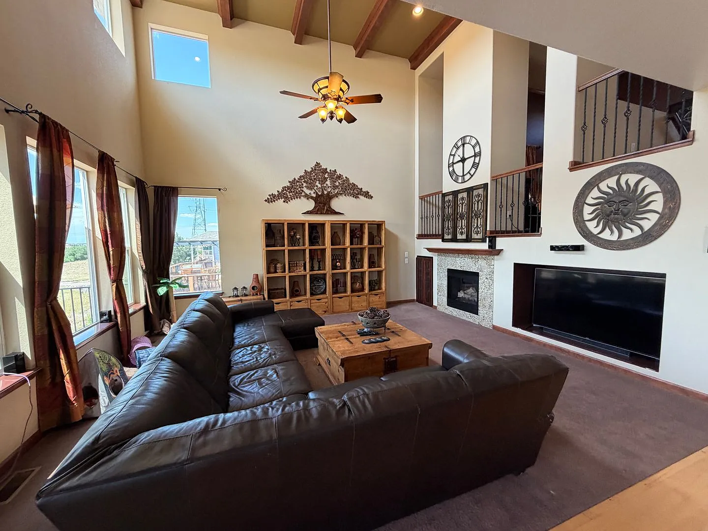 Luxury Executive Home with Entertainers Basement, Trex Deck & 3-Car Garage — Photo 4