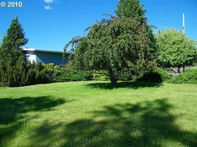 2nd image of 888 Maple Dr