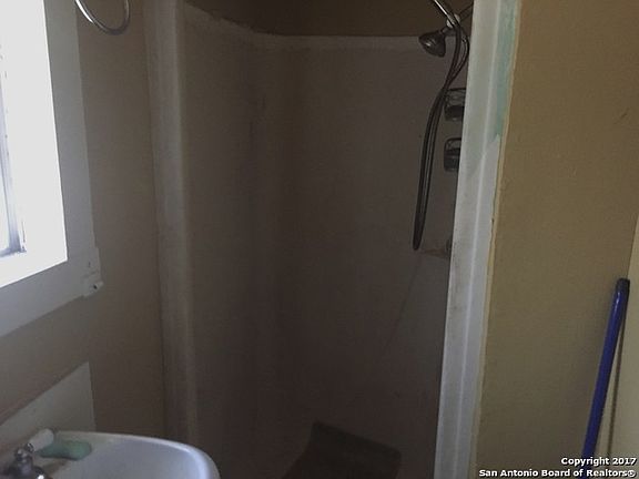 4th image of 3025 Colima St