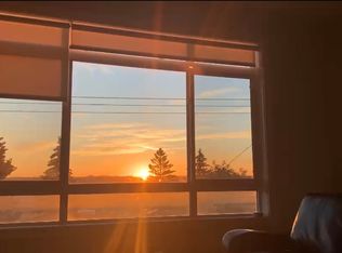 4004 Centre St N #206, Calgary, AB T2E2Y5