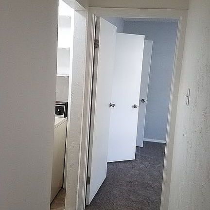 2nd image of 906 Meadowdale Cir