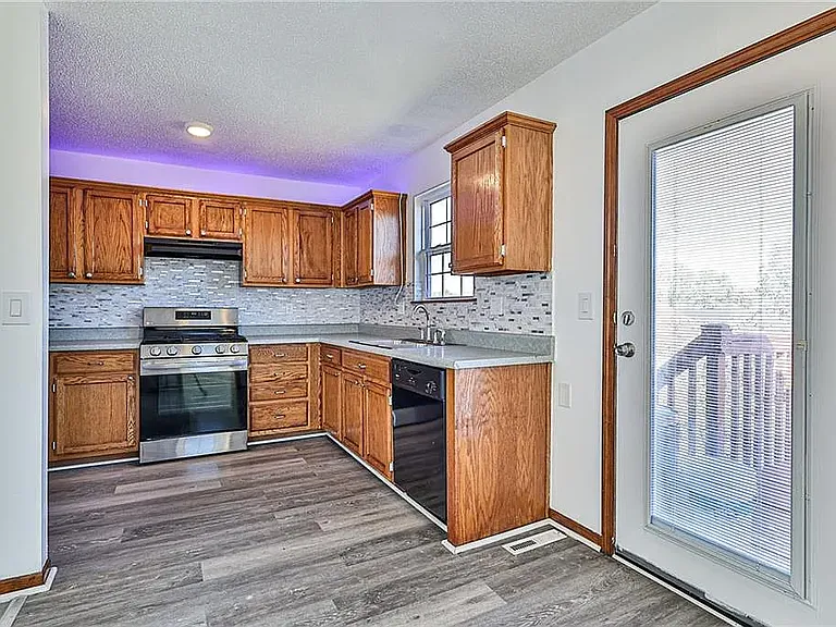 4010 E 16th Ct — Photo 24