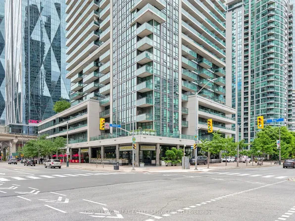 18 Harbour St #1204, Toronto, ON M5J 2Z6