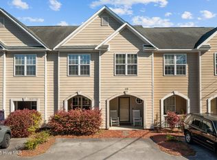 98 McCain Ln APT 3, Swansboro, NC 28584