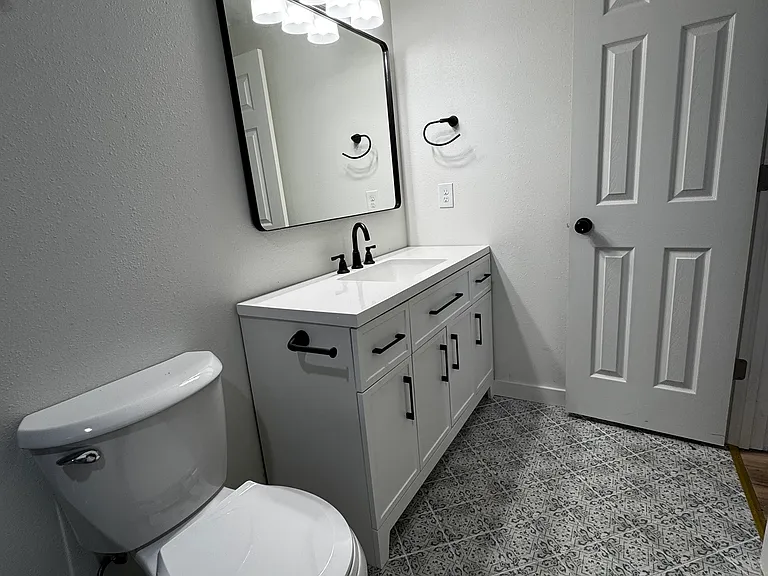 4627 Capitol Ave — Photo 6