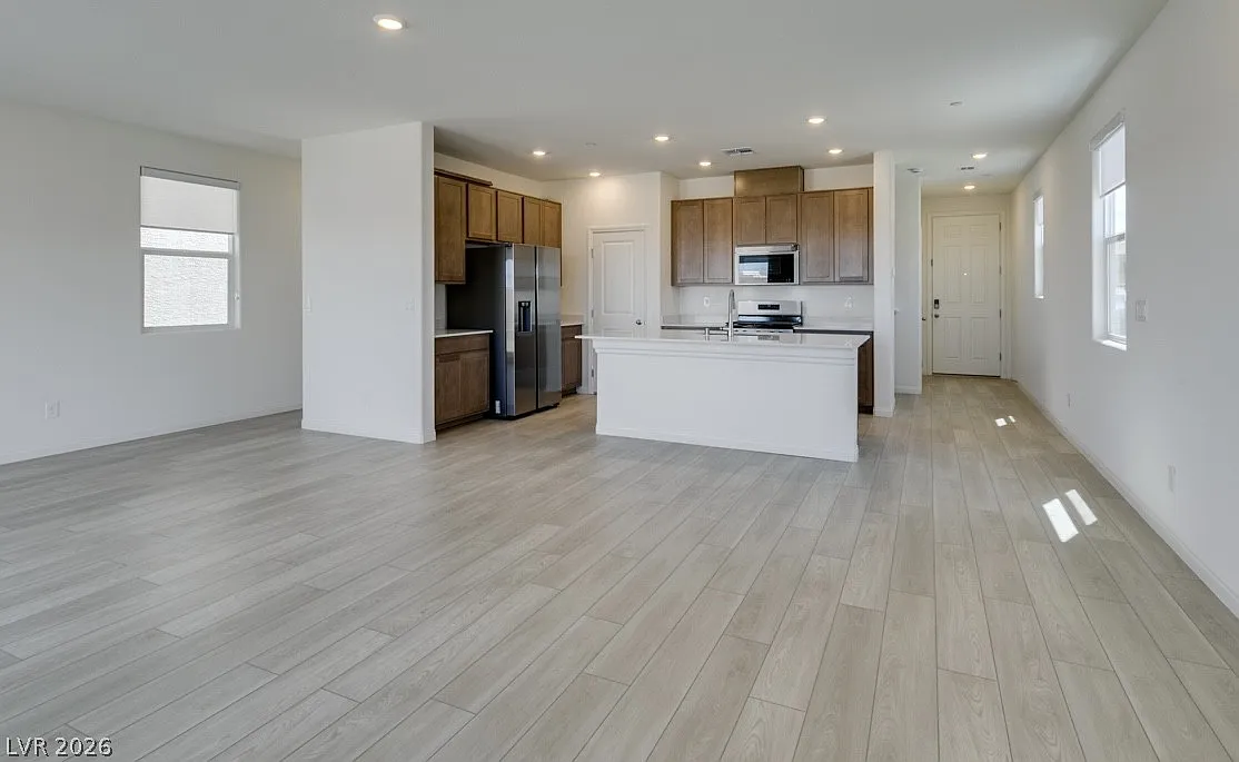 4 bed, 2.5 bath, 2069 sqft, $2,695 — Photo 3