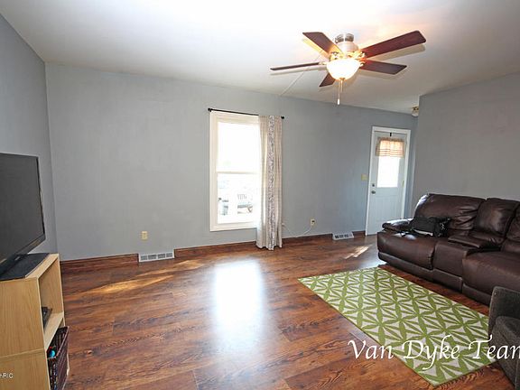 5th image of 10959 Woodbushe Dr SE