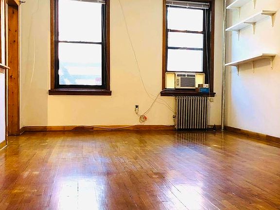 4th image of 524 E 5th St APT 2