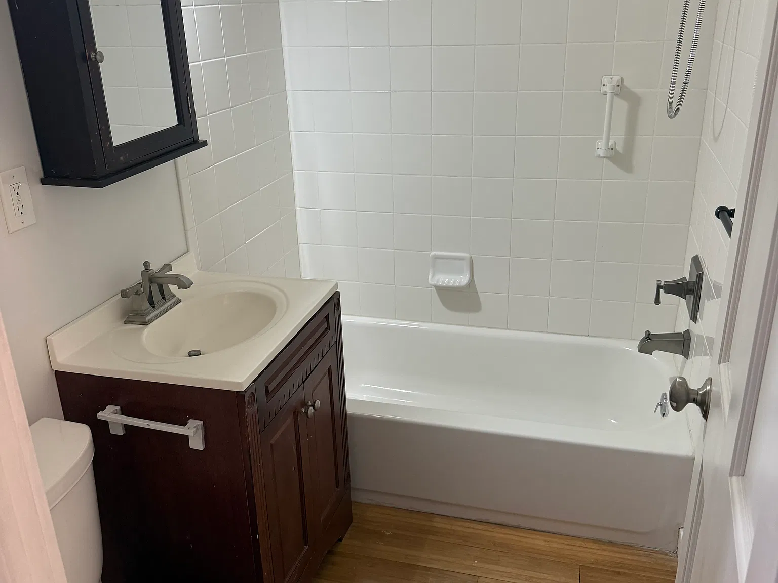 3 bed, 1200 sqft, $2,995 — Photo 2