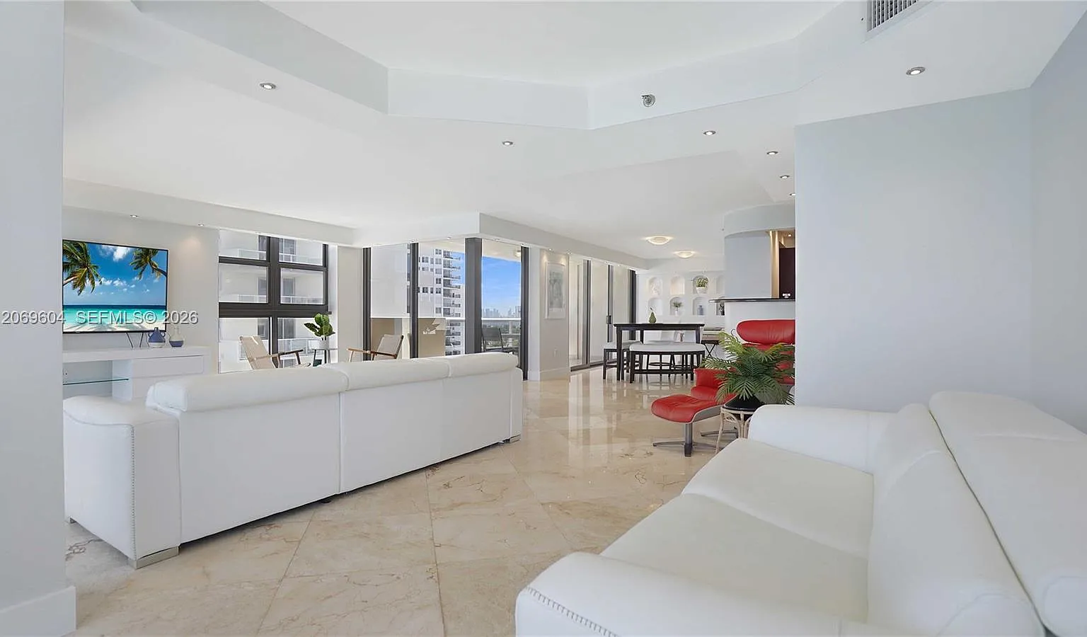 Lexcellence Condo — Photo 4