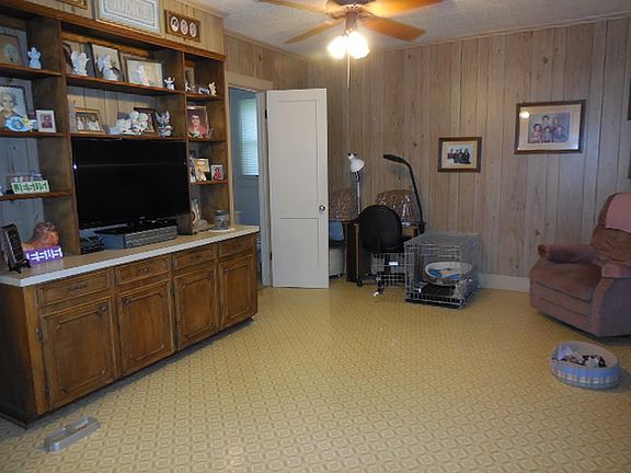3rd image of 1008 Saint Peter St