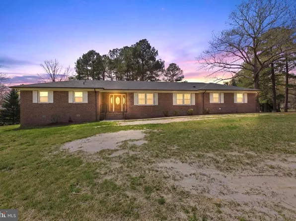 18246 White Pine Dr, Milford, VA 22514