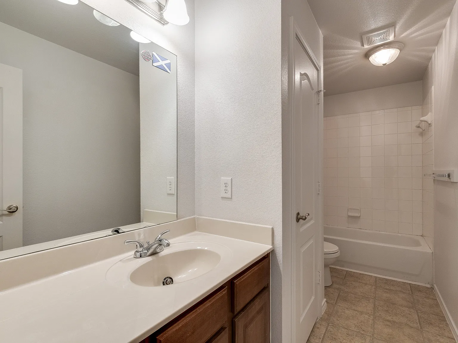 3 bed, 2.5 bath, 1525 sqft, $1,600 — Photo 2