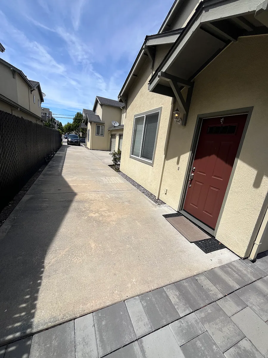 Building Photo - 1128 Sunnybrae Blvd