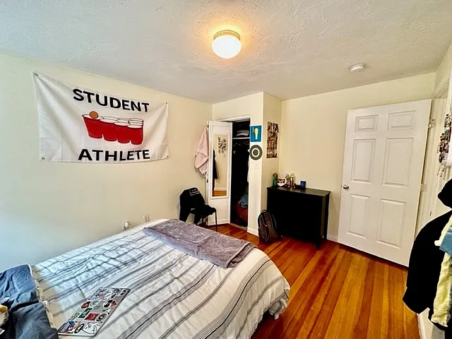3 bed, 9999 sqft, $5,055 — Photo 3