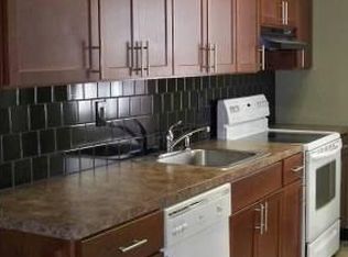 348 N 9th St APT 1R, Allentown, PA 18102