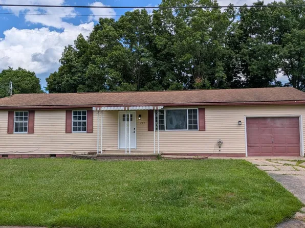 277 Wood St, Davisville, WV 26142
