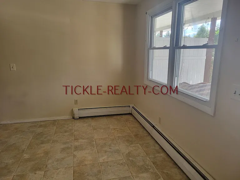 1868 Livingston Rd — Photo 6