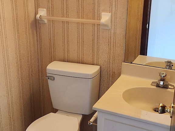 5th image of 1701 Autumn Woods Dr
