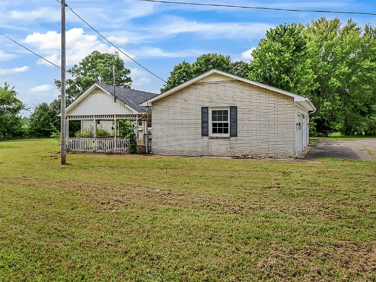 359 Meadow Ln — Photo 11
