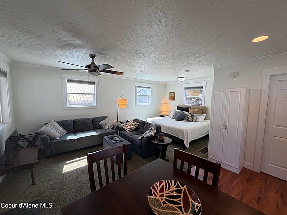 4th image of 313 W Mission Ave