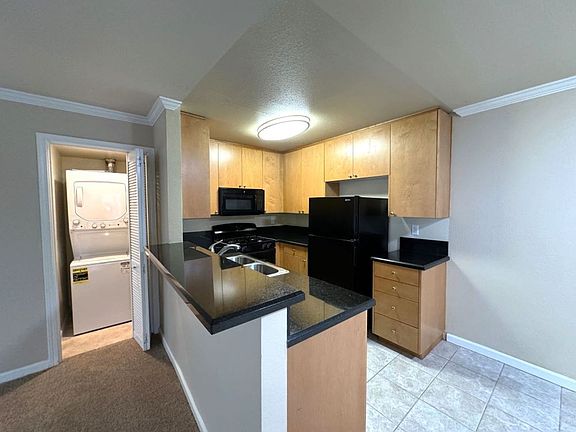4th image of 740-98 Florida St #758