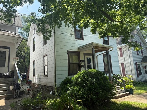 3rd image of 1037 Woodlawn Ave APT 2