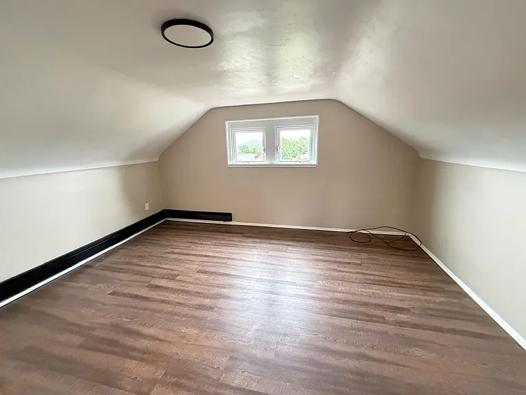 871 Horton St — Photo 8