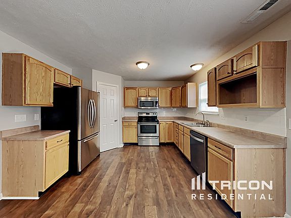 5th image of 722 Bluff Creek Dr