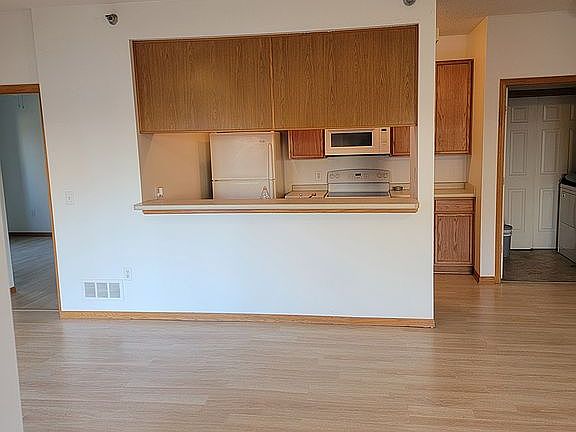 4th image of 907 7th Ave SE Unit 8
