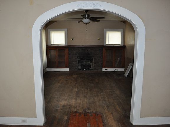 5th image of 906 E Park Ave