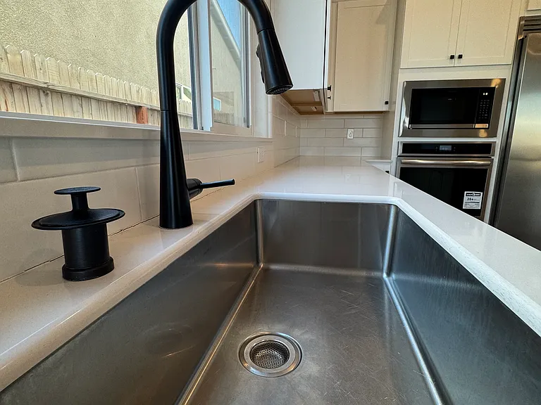 525 E Riverway Ave — Photo 16