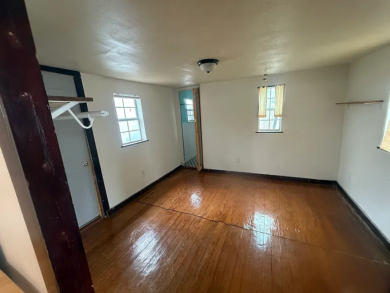 2111 E 16th St #1 — Photo 4
