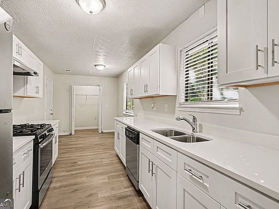 5th image of 3503 Warwick Way