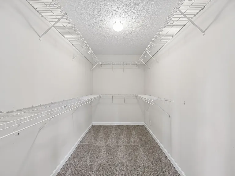 11018 Reading Rd — Photo 21