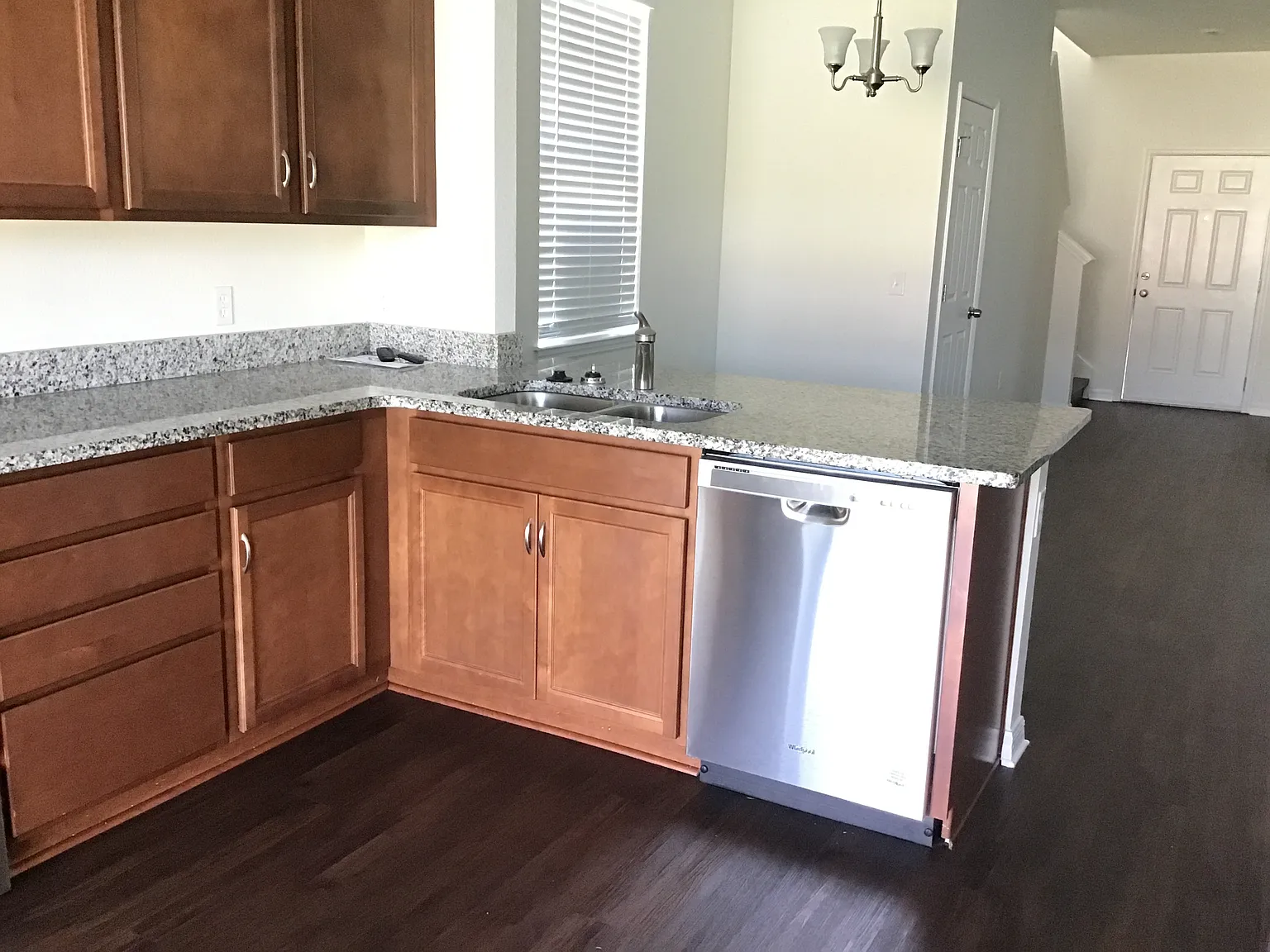 4 bed, 3.0 bath, 2204 sqft, $2,845 — Photo 2