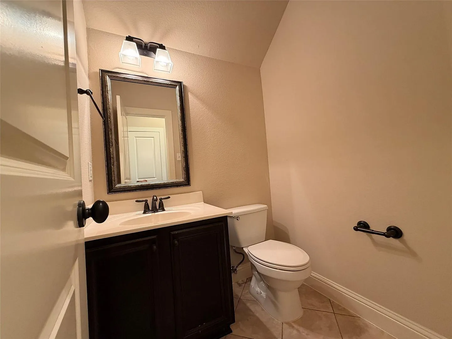 950 Brook Forest Lane, Euless, Texas 76039 — Photo 4