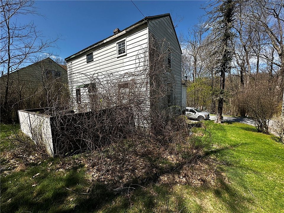 2nd image of 471 Edward St