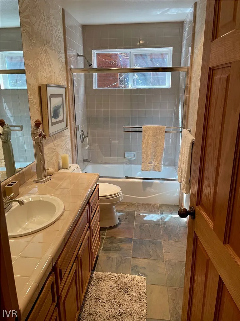 3 bed, 2.5 bath, 2134 sqft, $6,000 — Photo 3