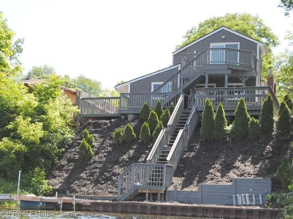 1620 Clark Lake Rd, Brighton, MI 48114