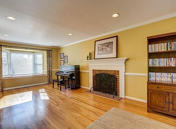 4th image of 1117 Swissvale Pl